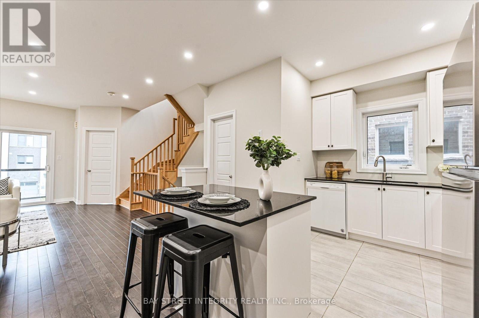 47 Vantage Loop, Newmarket, Ontario  L3X 0K9 - Photo 8 - N12160410
