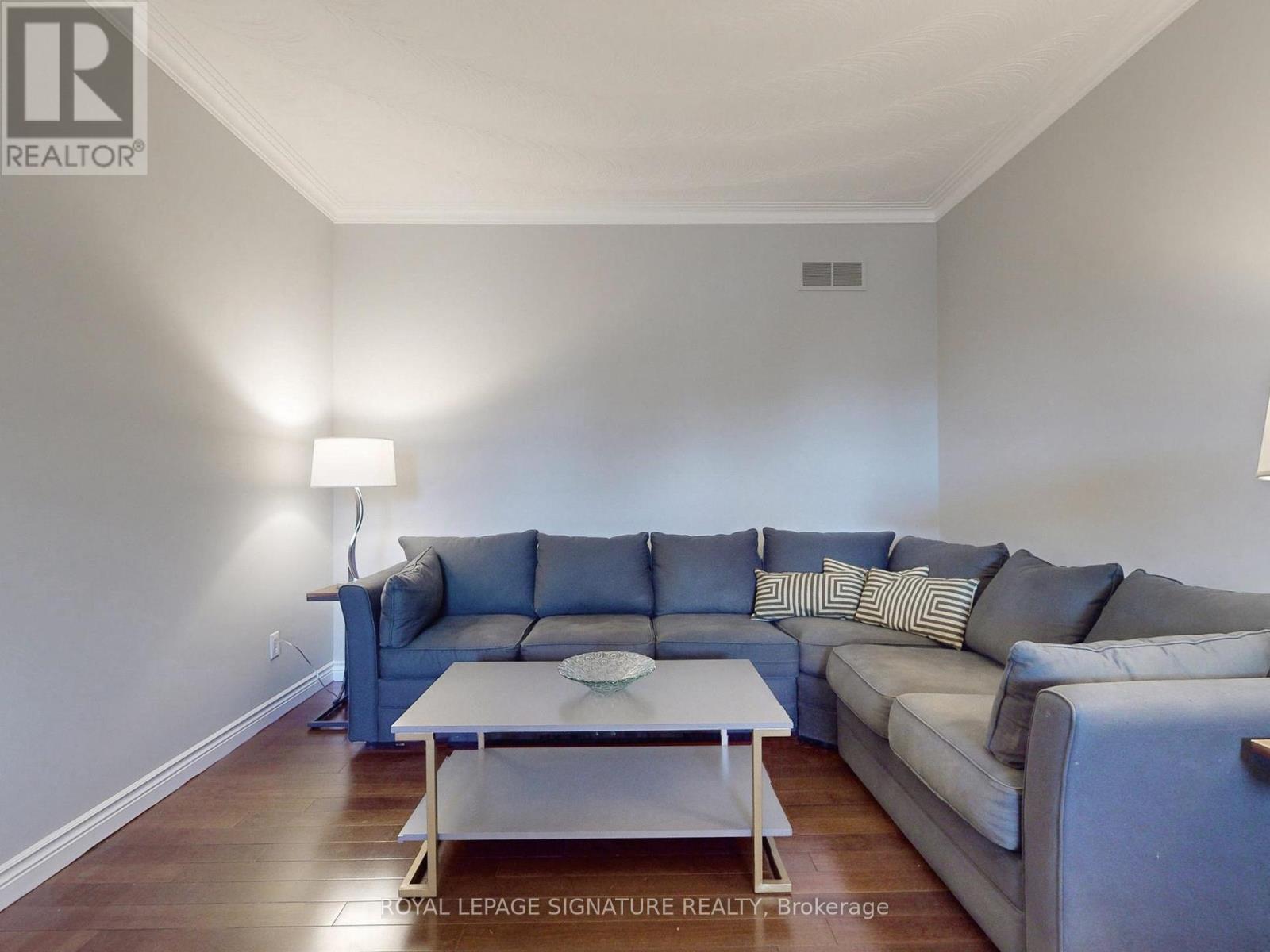 81 Garden Avenue, Richmond Hill, Ontario  L4C 6L6 - Photo 4 - N12160435