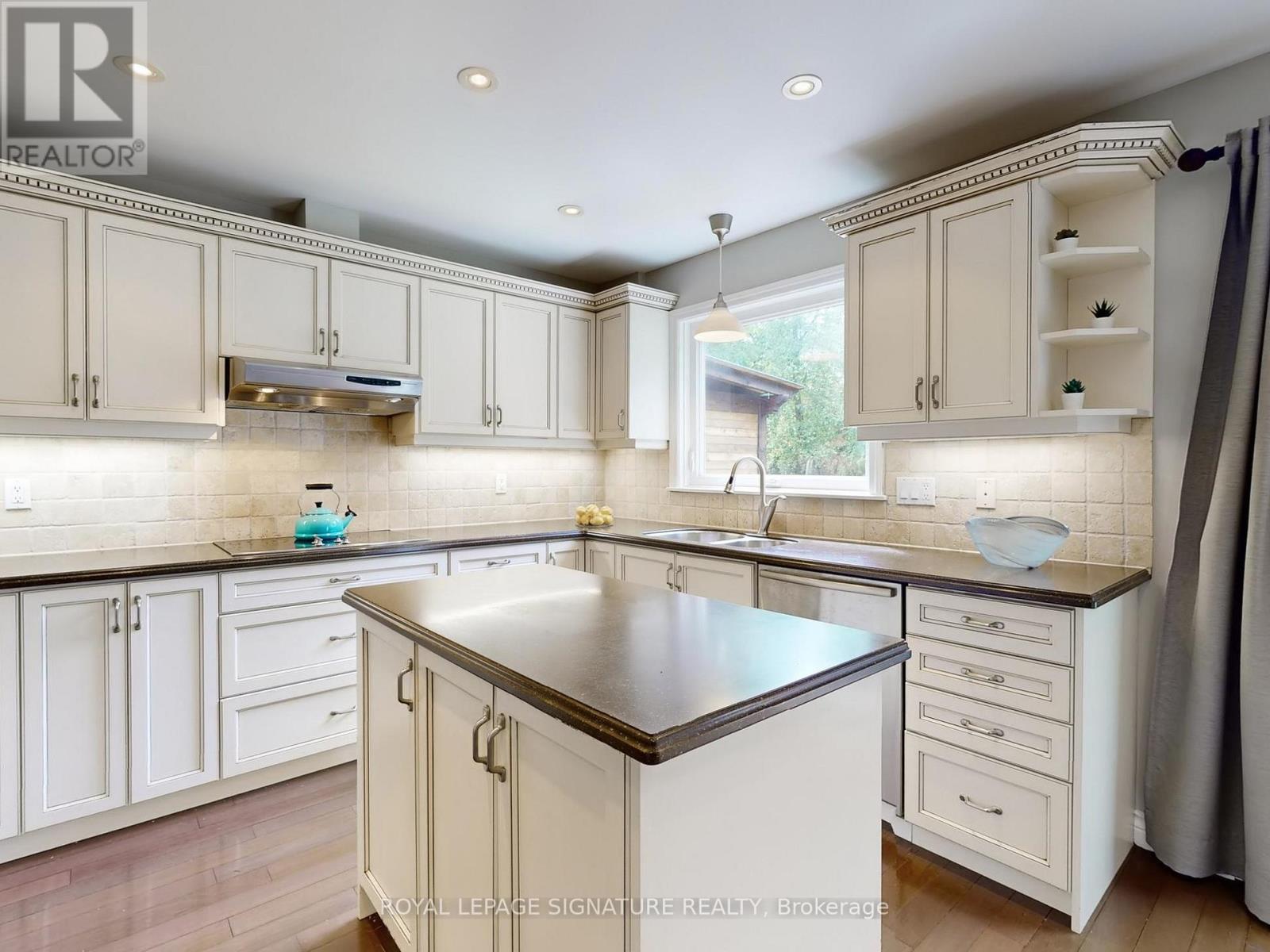 81 Garden Avenue, Richmond Hill, Ontario  L4C 6L6 - Photo 9 - N12160435