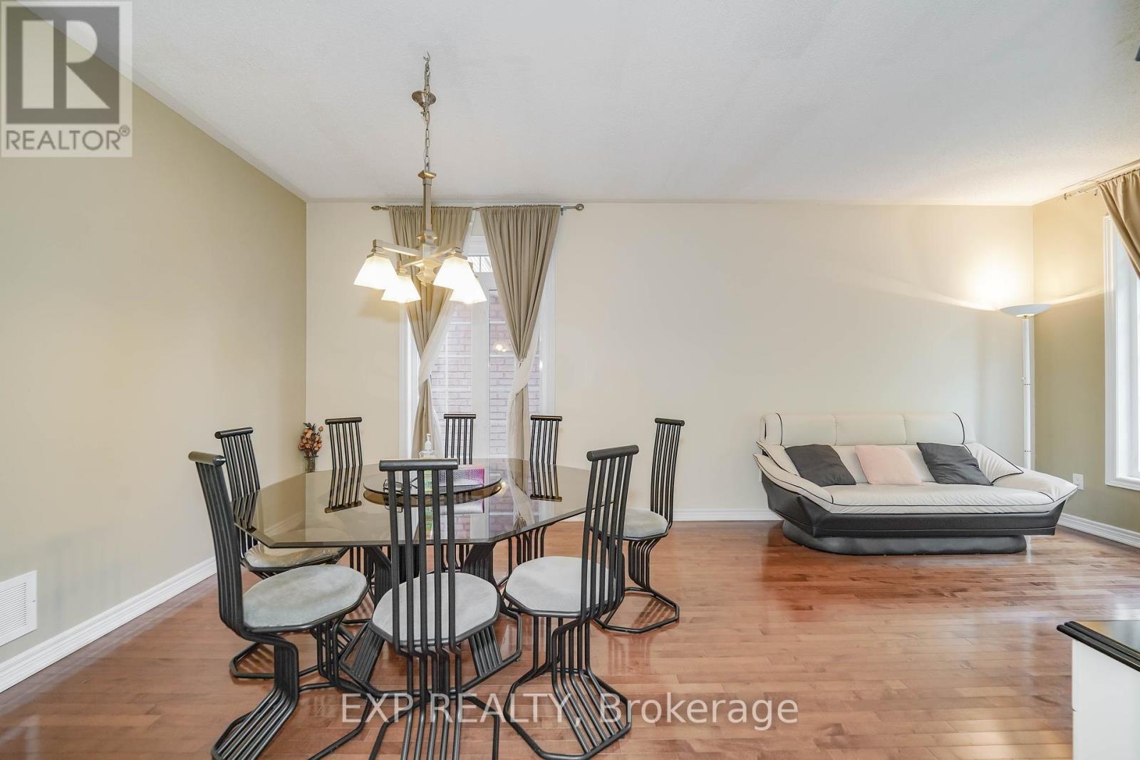 70 Burgundy Trail, Vaughan, Ontario  L4J 8V9 - Photo 11 - N12160464