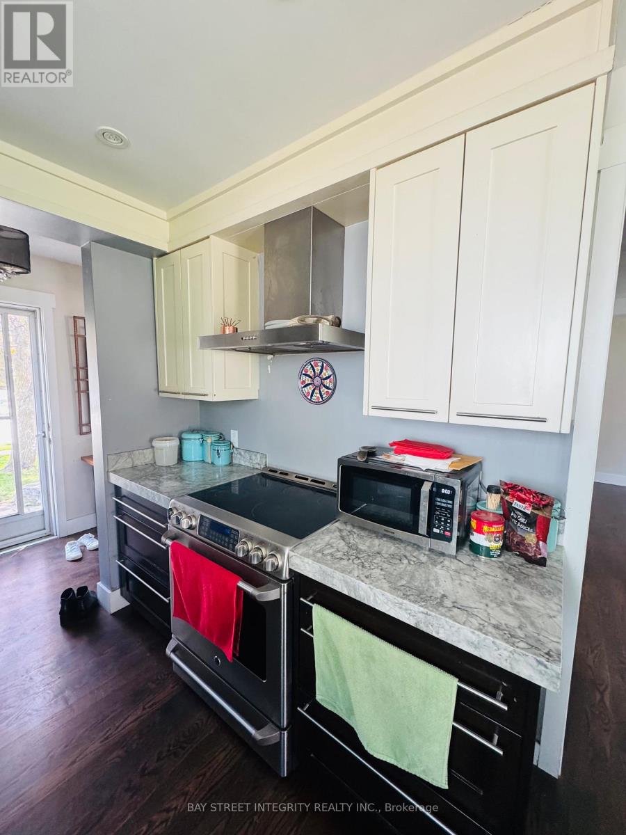 120 Lawrence Avenue, Richmond Hill, Ontario  L4C 1Z3 - Photo 9 - N12160502