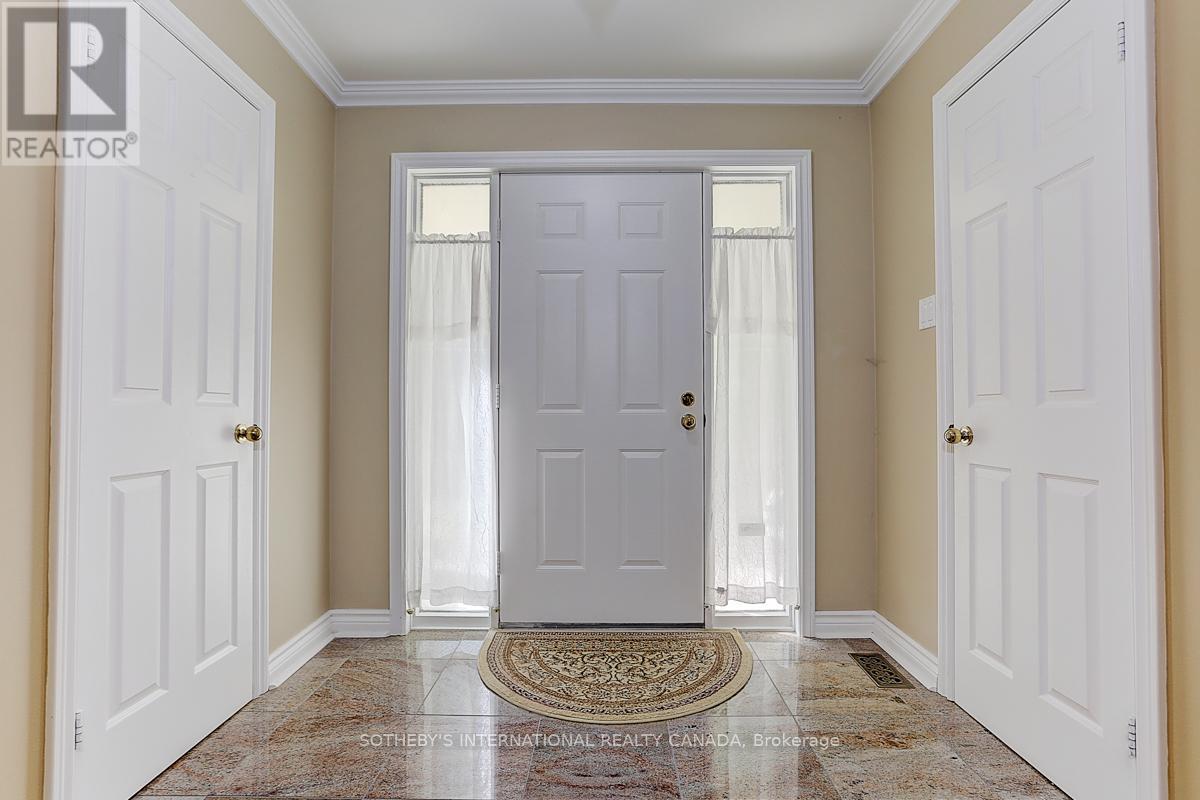 30 Hunters Glen Road, Aurora, Ontario  L4G 6W4 - Photo 10 - N12160643