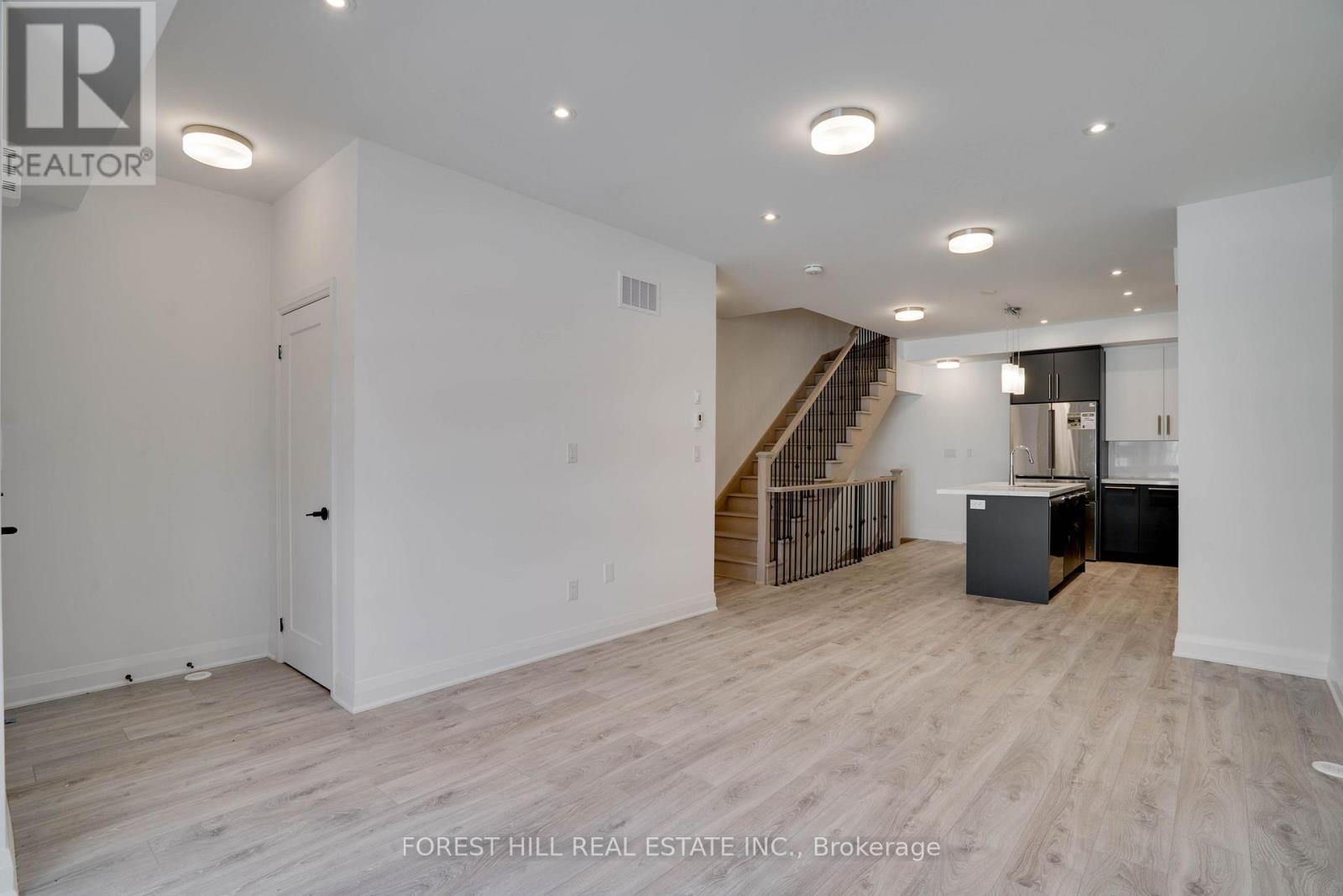 16 Chesley Street, Vaughan (Uplands), Ontario  L4J 0M1 - Photo 7 - N12160672