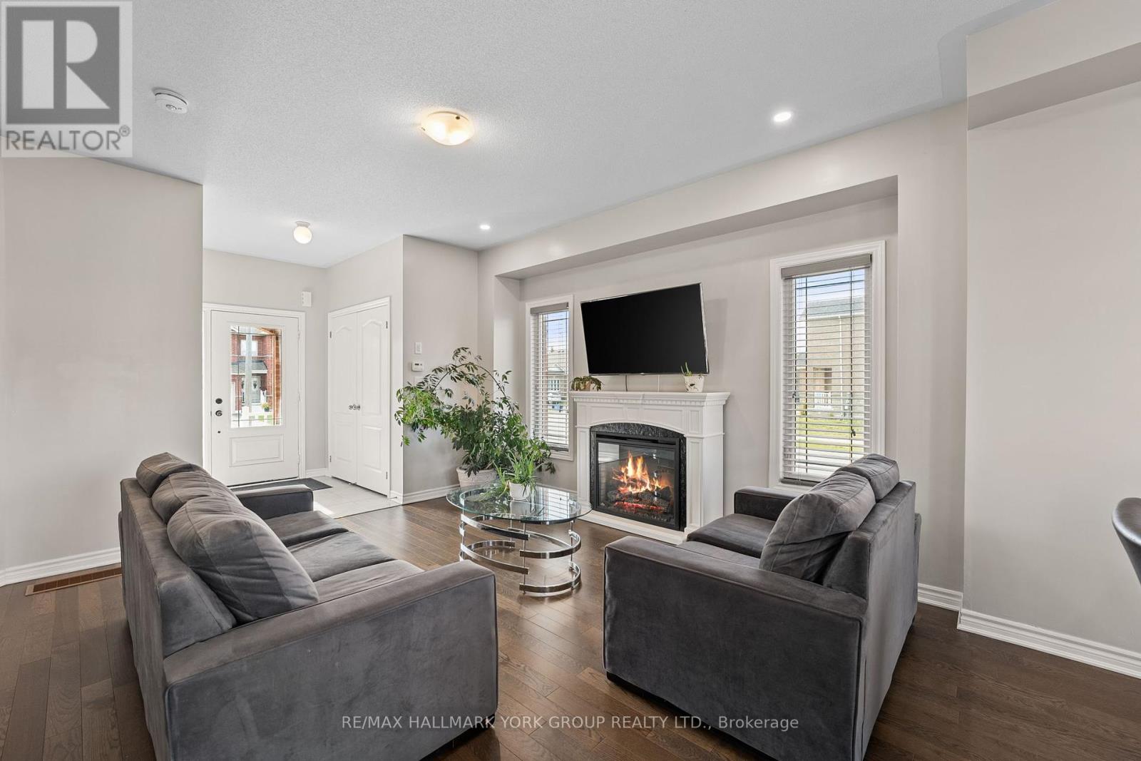 8 Pollock Avenue, Brock (Beaverton), Ontario  L0K 1A0 - Photo 3 - N12160708