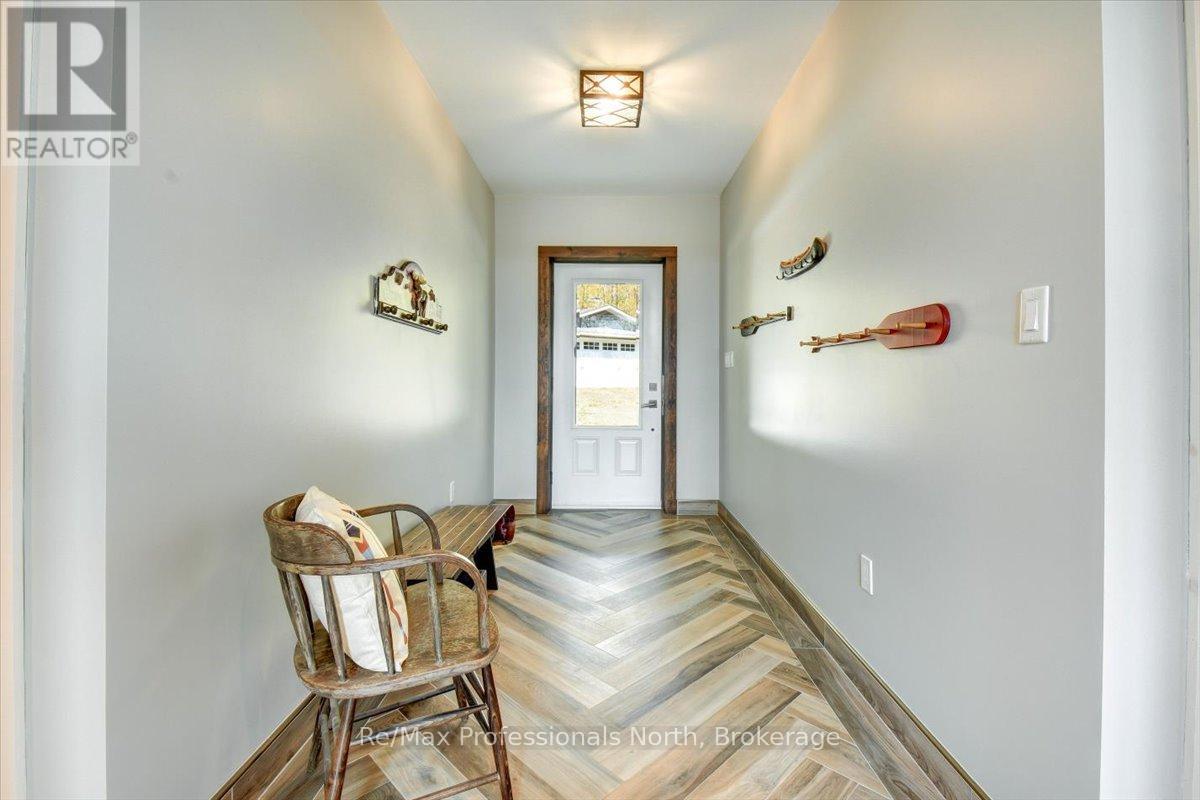 88 Russell Drive, Trent Lakes, Ontario  K0M 2A0 - Photo 2 - X12159942