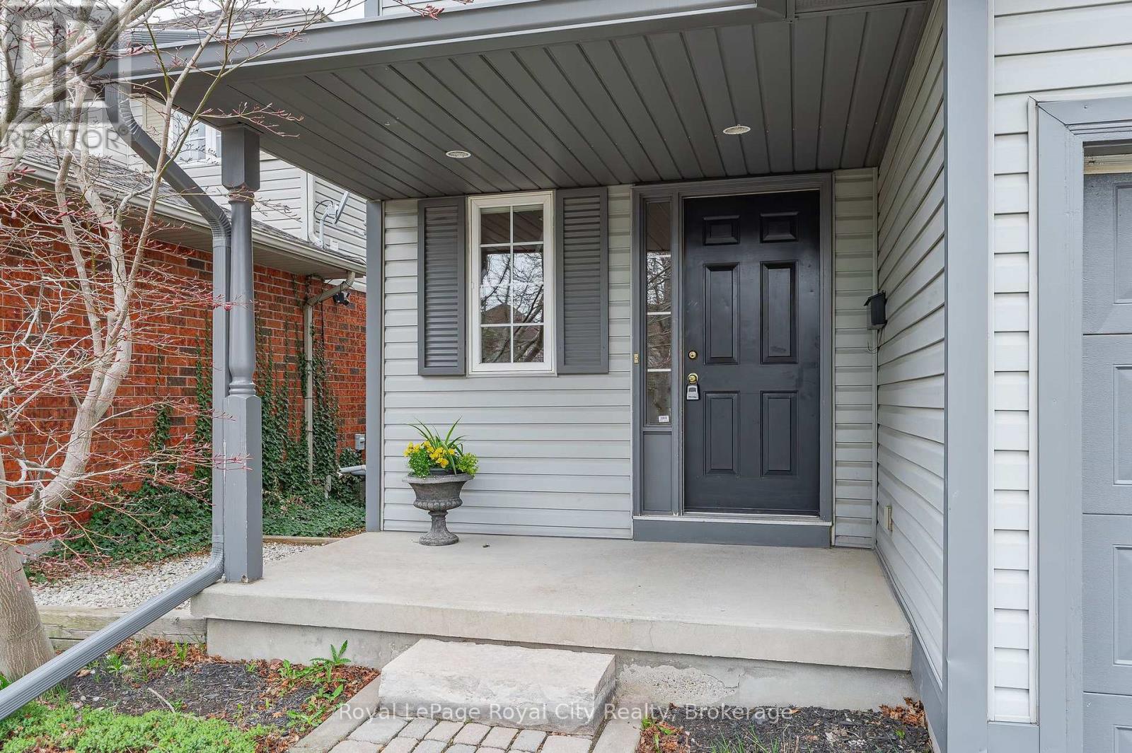 90 Doyle Drive, Guelph, Ontario  N1G 5B9 - Photo 2 - X12160108