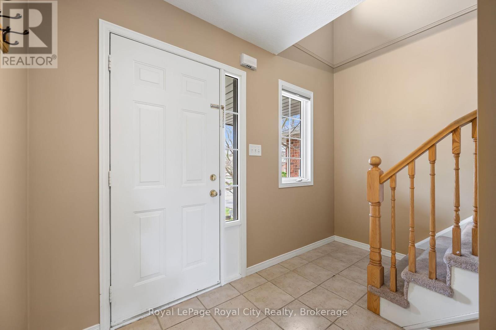 90 Doyle Drive, Guelph, Ontario  N1G 5B9 - Photo 3 - X12160108