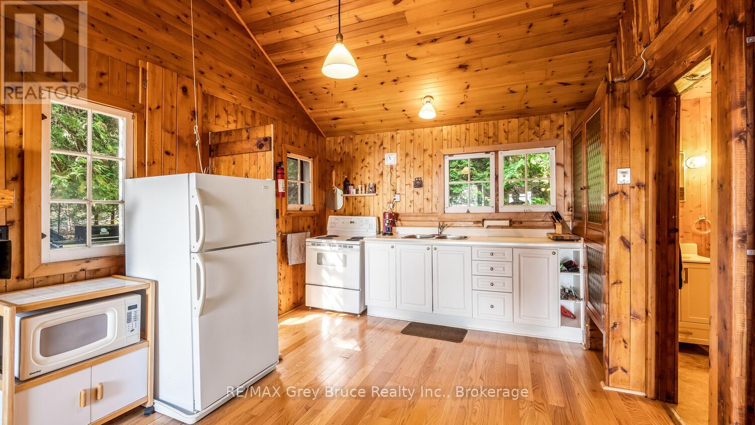 1081 Dyers Bay Road, Northern Bruce Peninsula, Ontario  N0H 1Z0 - Photo 13 - X12160473