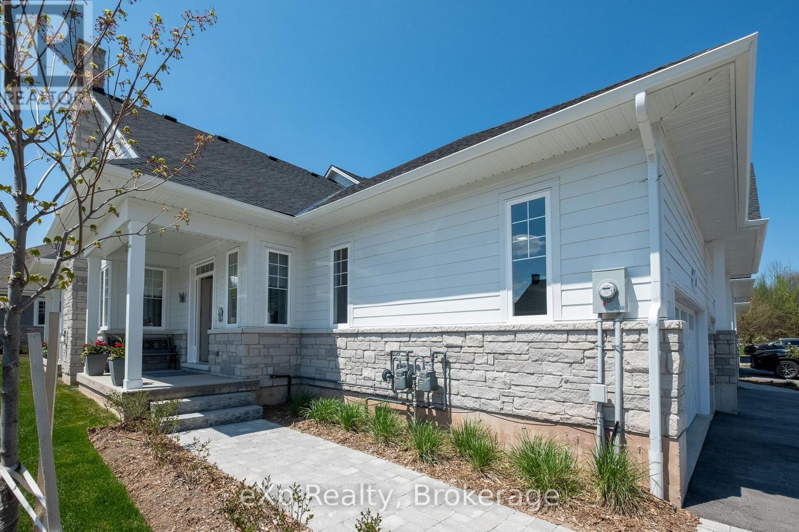 300 Sandpiper Lane, Georgian Bluffs, Ontario  N0H 1S0 - Photo 3 - X12160563