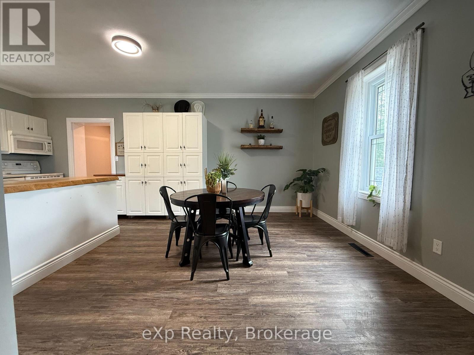 28 King Street, Brockton, Ontario  N0G 1J0 - Photo 11 - X12160682
