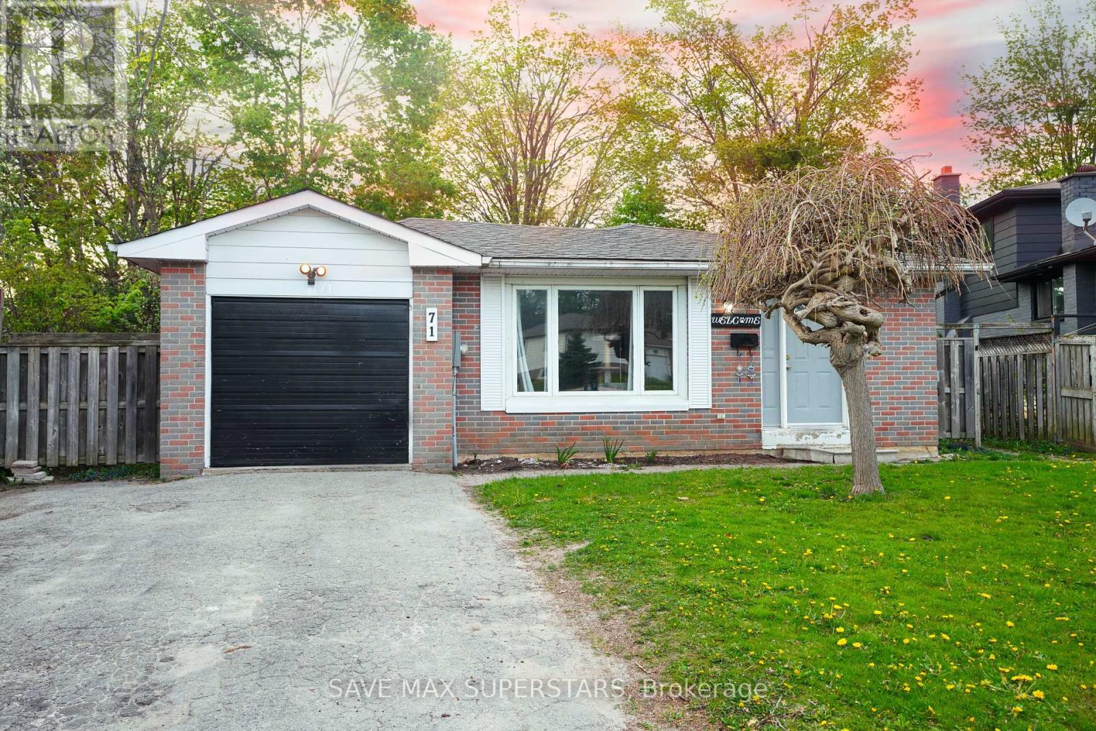 71 COLLEGE CRESCENT, Barrie, Ontario