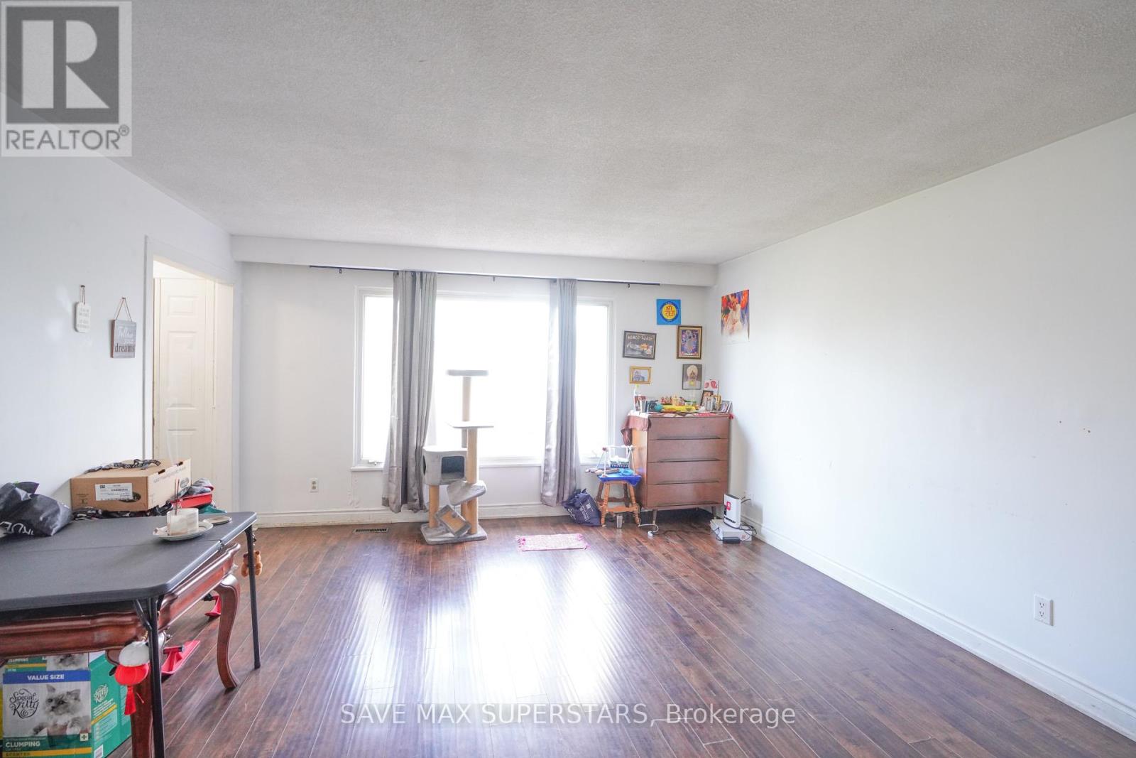 Property at 71 COLLEGE CRESCENT image 4