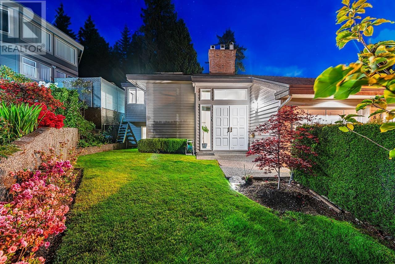 4841 MEADFEILD ROAD, West Vancouver, British Columbia