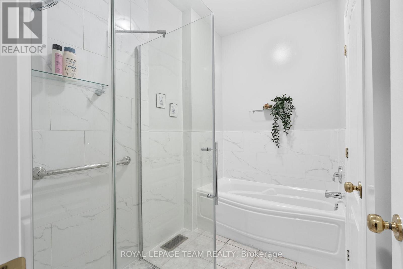 13 Eileen Crescent, Ottawa, Ontario  K2S 1M3 - Photo 18 - X12159996