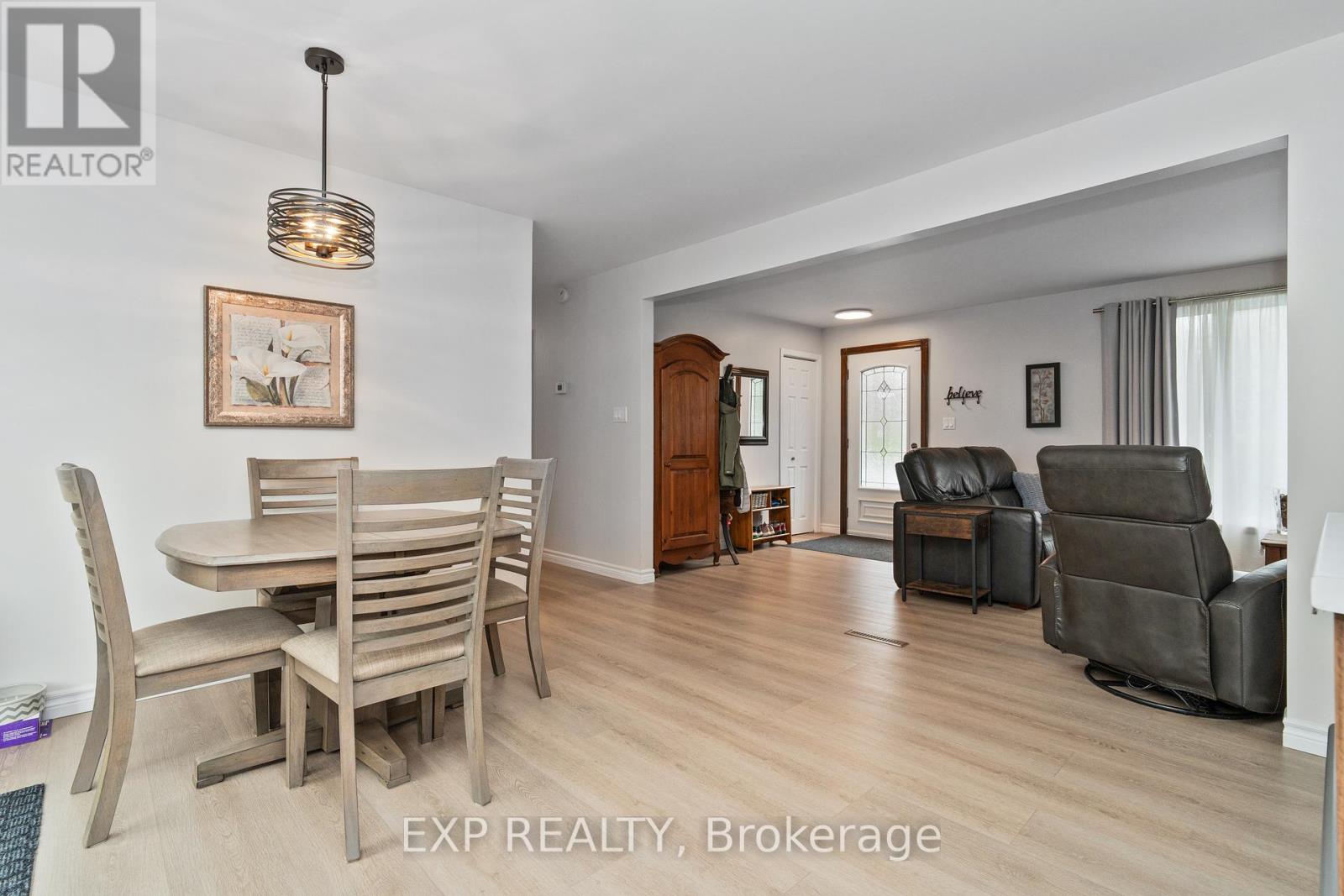 751 Pattee Road, Champlain, Ontario  K6A 2R2 - Photo 5 - X12160001