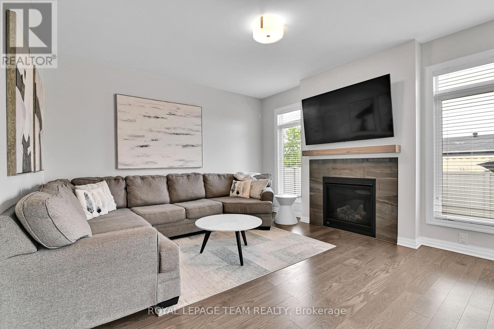 747 Fiddlehead Street, Ottawa, Ontario  K1T 0N1 - Photo 10 - X12160127