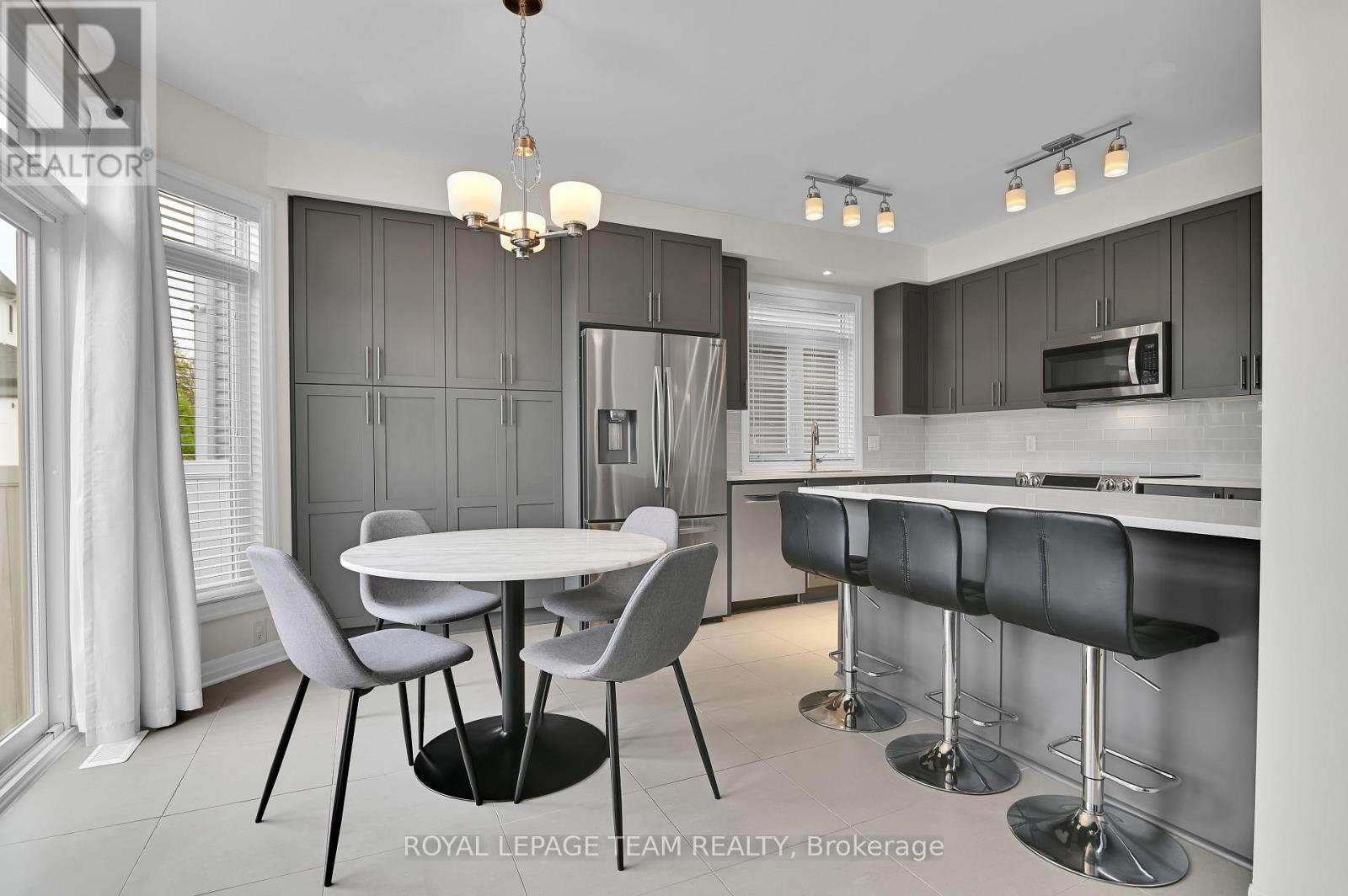 747 Fiddlehead Street, Ottawa, Ontario  K1T 0N1 - Photo 17 - X12160127