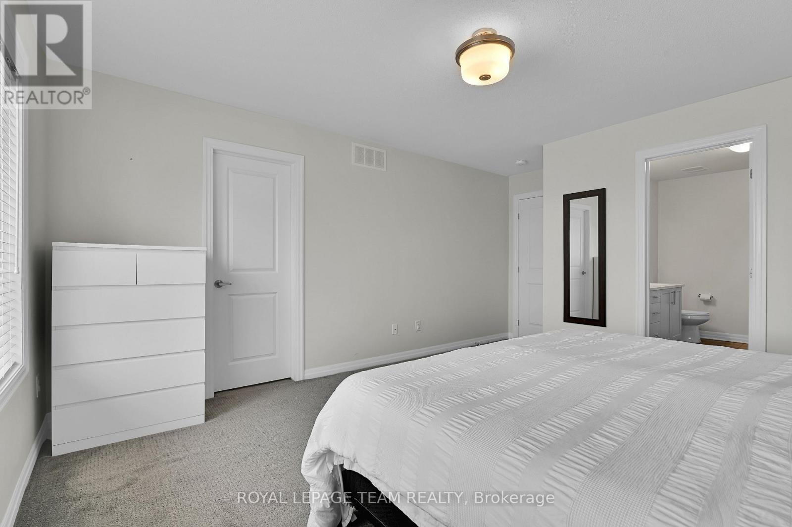 747 Fiddlehead Street, Ottawa, Ontario  K1T 0N1 - Photo 20 - X12160127