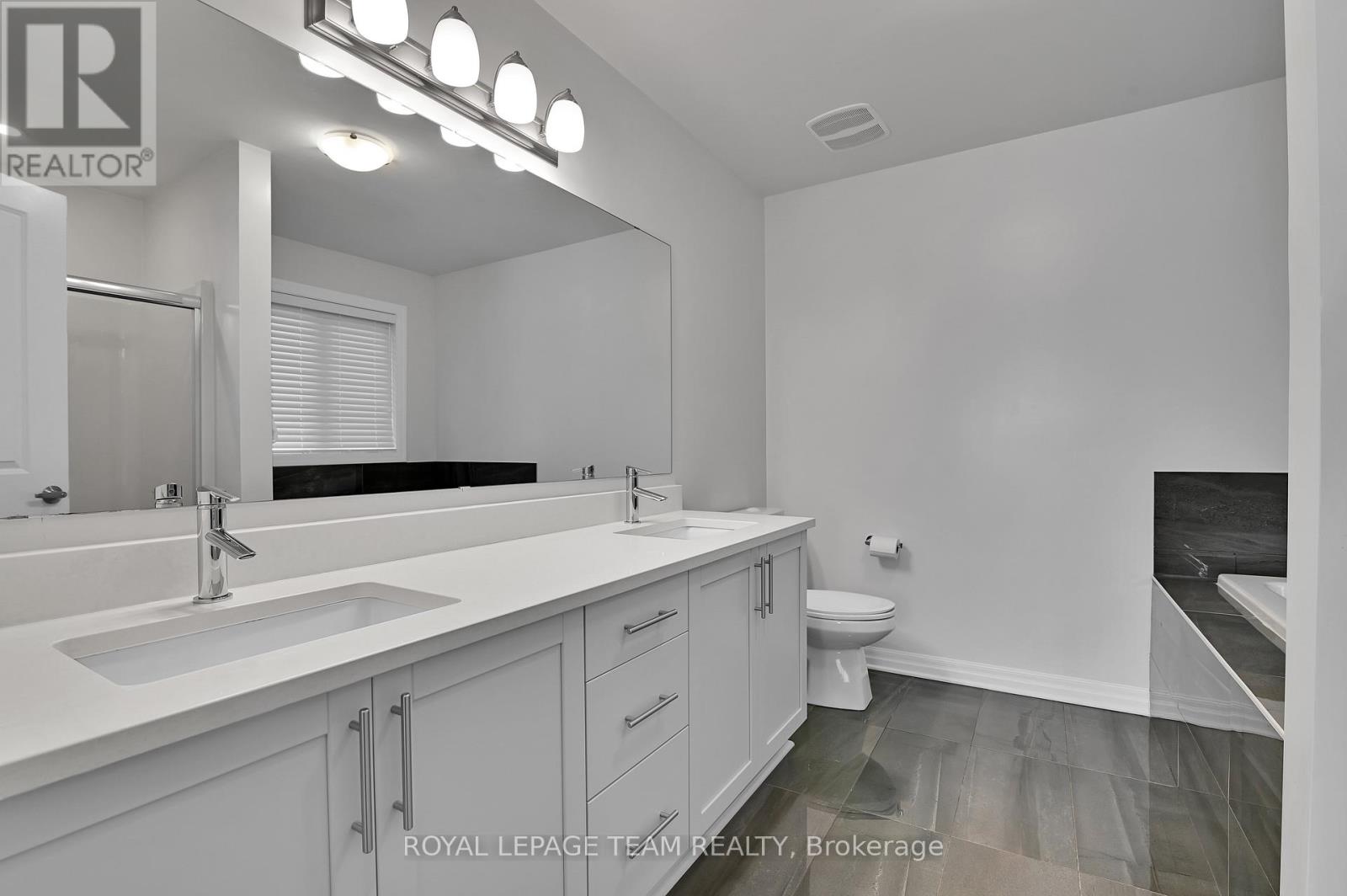 747 Fiddlehead Street, Ottawa, Ontario  K1T 0N1 - Photo 21 - X12160127