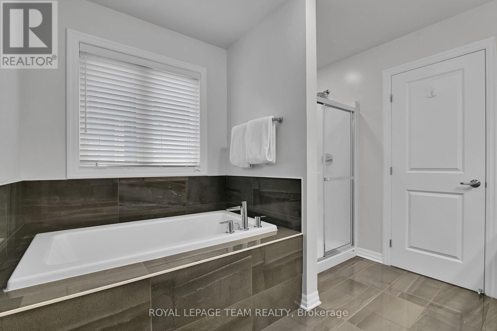747 Fiddlehead Street, Ottawa, Ontario  K1T 0N1 - Photo 22 - X12160127
