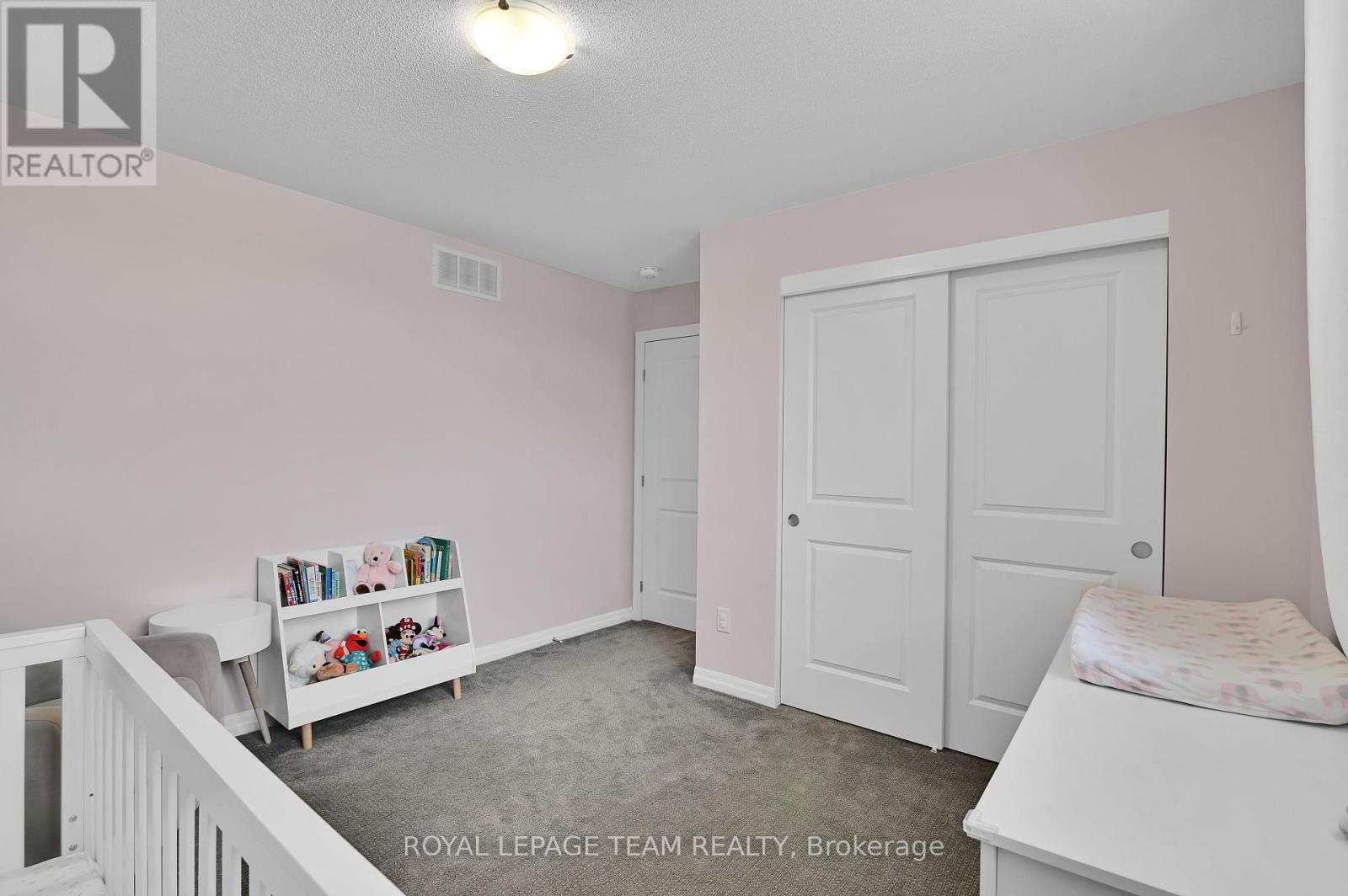 747 Fiddlehead Street, Ottawa, Ontario  K1T 0N1 - Photo 24 - X12160127