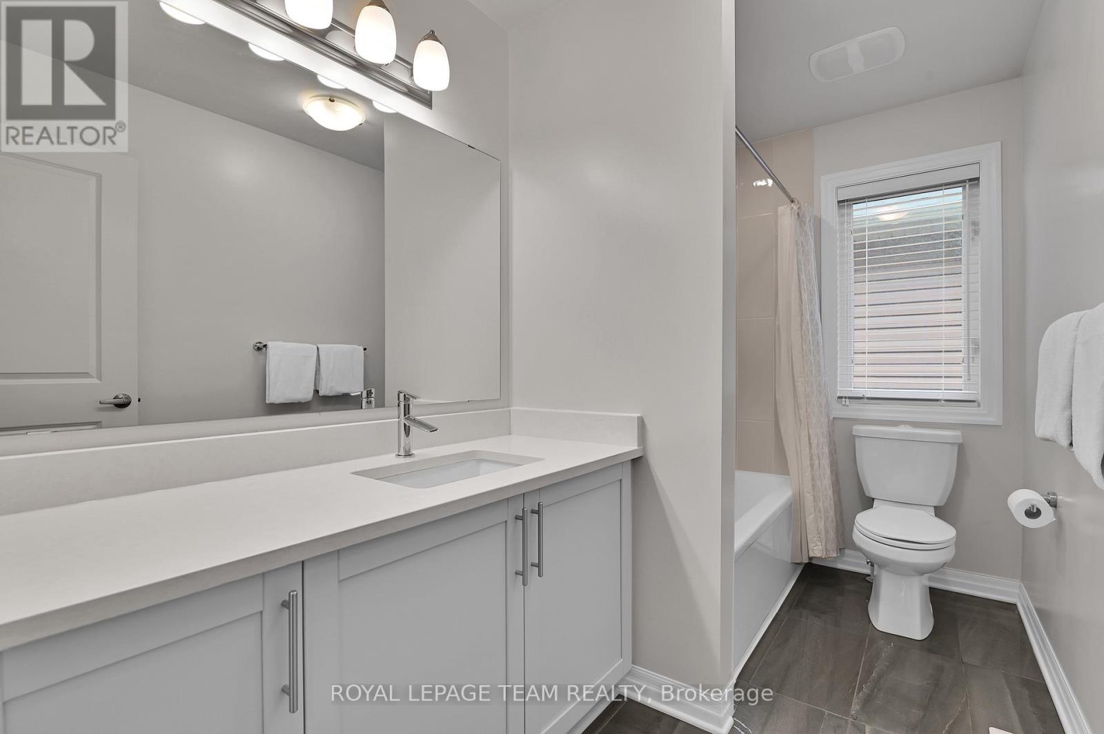 747 Fiddlehead Street, Ottawa, Ontario  K1T 0N1 - Photo 25 - X12160127