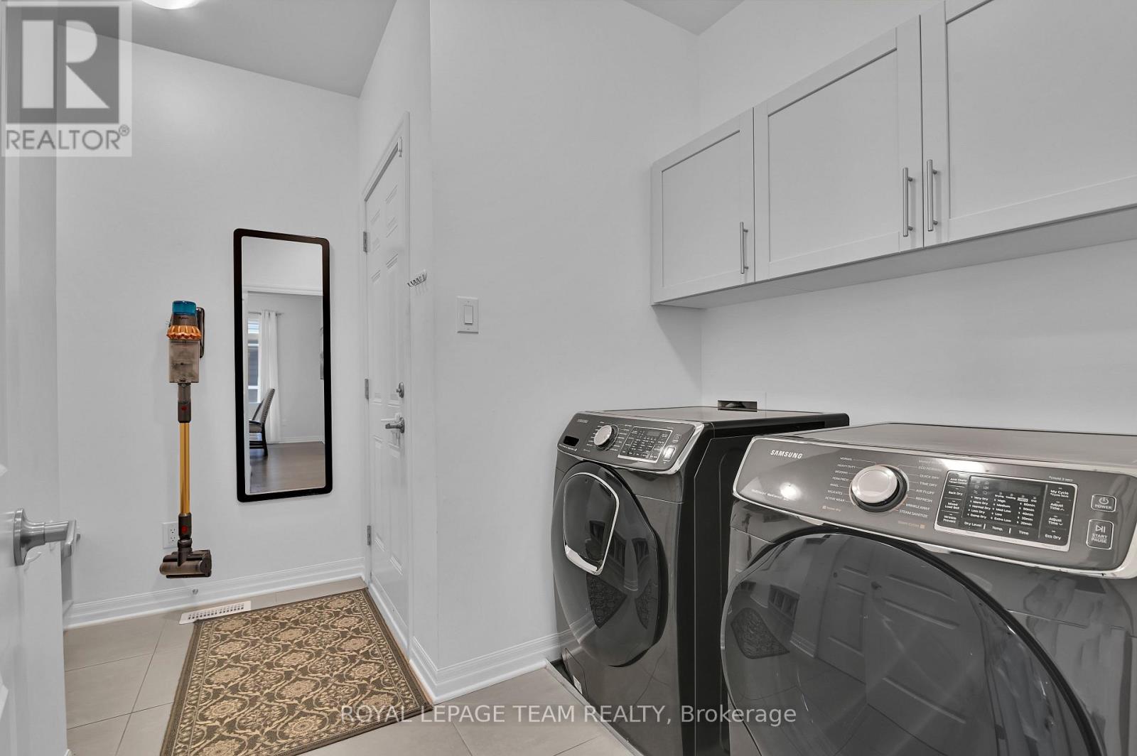 747 Fiddlehead Street, Ottawa, Ontario  K1T 0N1 - Photo 8 - X12160127