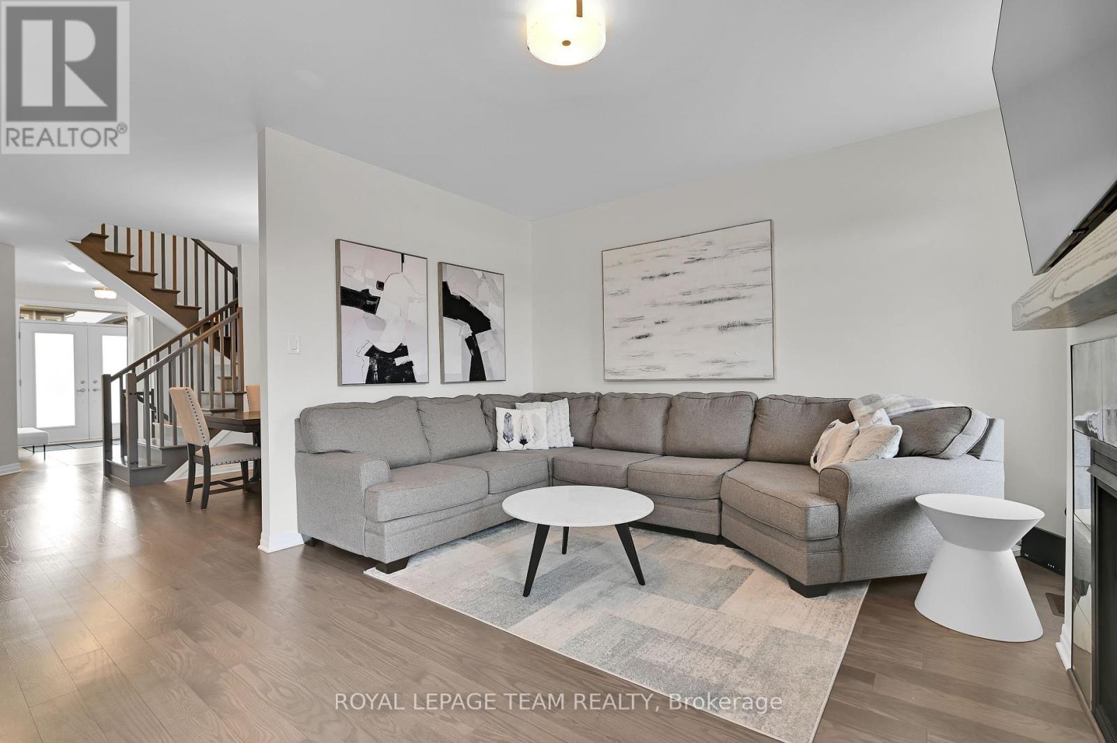 747 Fiddlehead Street, Ottawa, Ontario  K1T 0N1 - Photo 9 - X12160127