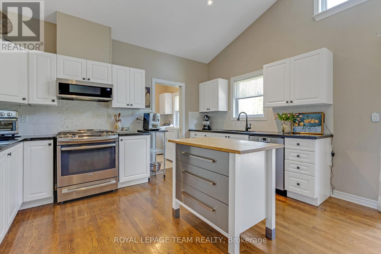 160 Lady Slipper Way, Ottawa, Ontario  K0A 1L0 - Photo 12 - X12160132