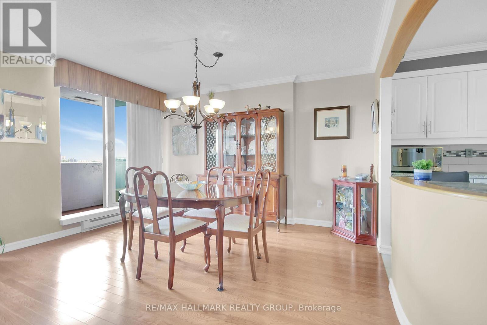 1006 - 200 Lafontaine Avenue, Ottawa, Ontario  K1L 8K8 - Photo 11 - X12160137