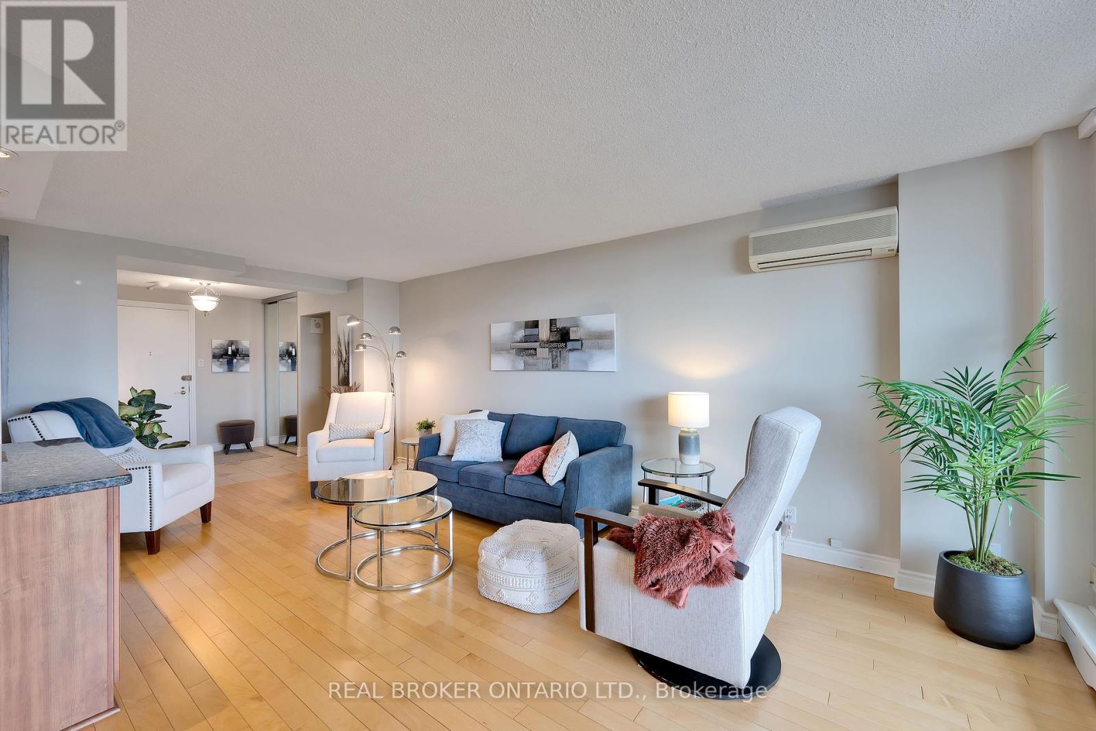 910 - 515 St Laurent Boulevard N, Ottawa, Ontario  K1K 3X5 - Photo 5 - X12160232