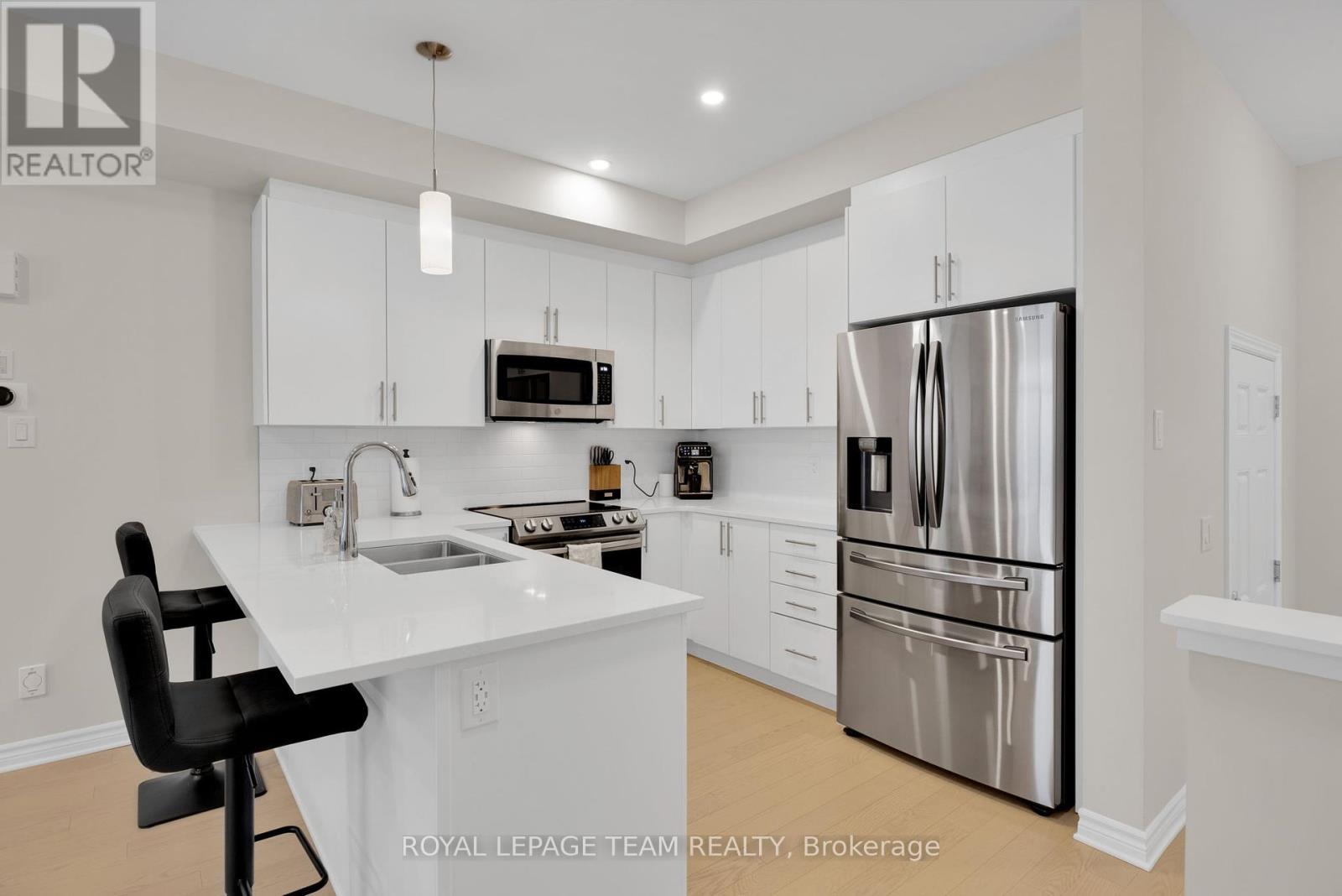 130 Wabikon Crescent, Ottawa, Ontario  K1X 0H8 - Photo 8 - X12160474