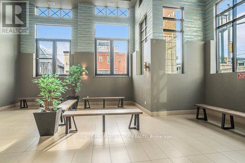 313 - 429 Kent Street, Ottawa, Ontario  K2P 1B5 - Photo 2 - X12160500