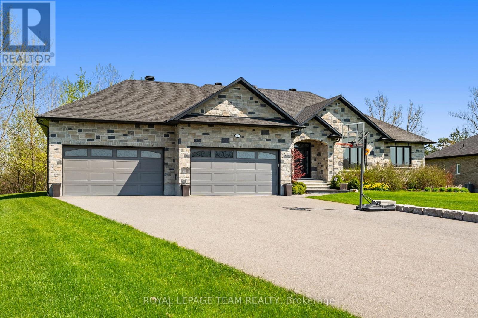 7384 Blue Water Crescent, Ottawa, Ontario  K4P 0C6 - Photo 2 - X12160539