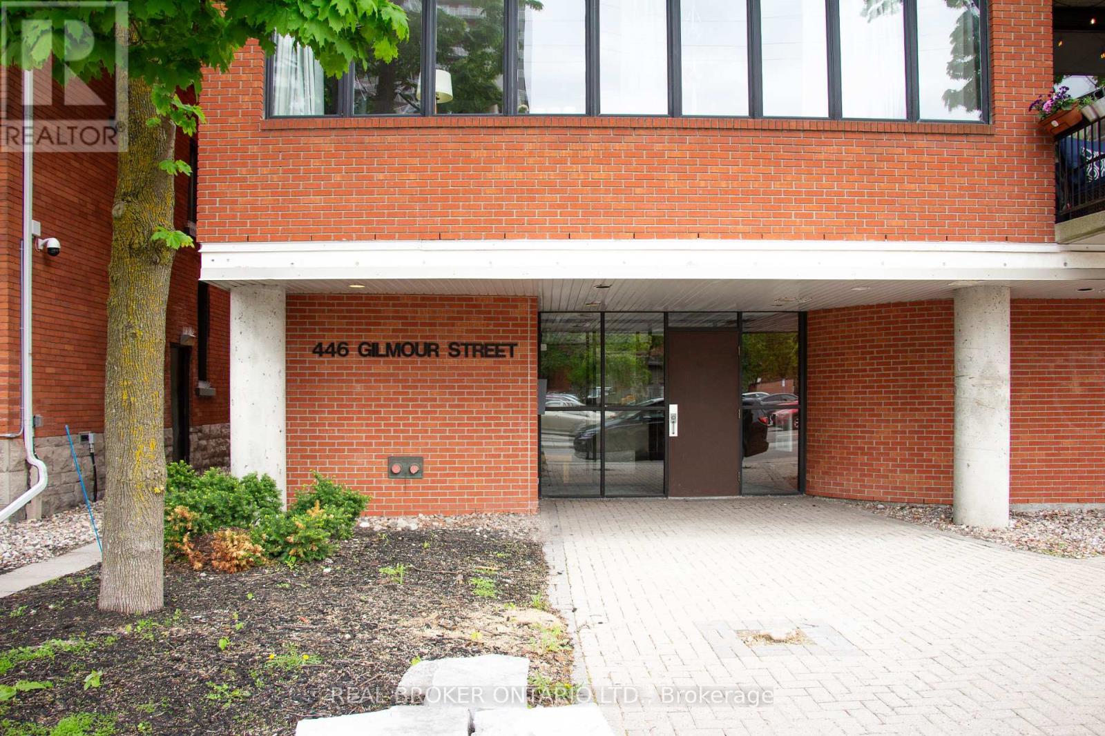 202 - 446 Gilmour Street, Ottawa, Ontario  K2P 0R8 - Photo 2 - X12160776