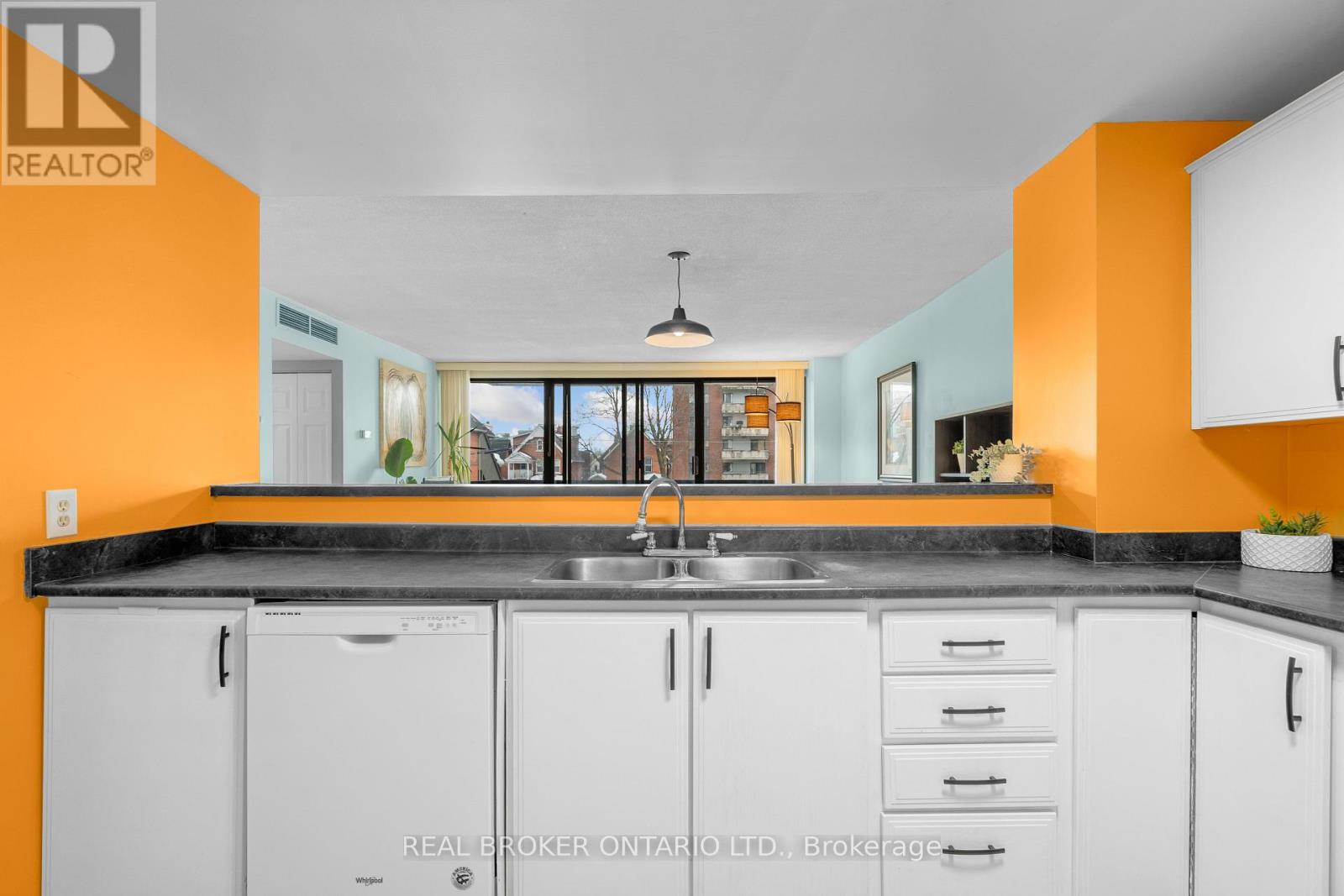 202 - 446 Gilmour Street, Ottawa, Ontario  K2P 0R8 - Photo 6 - X12160776