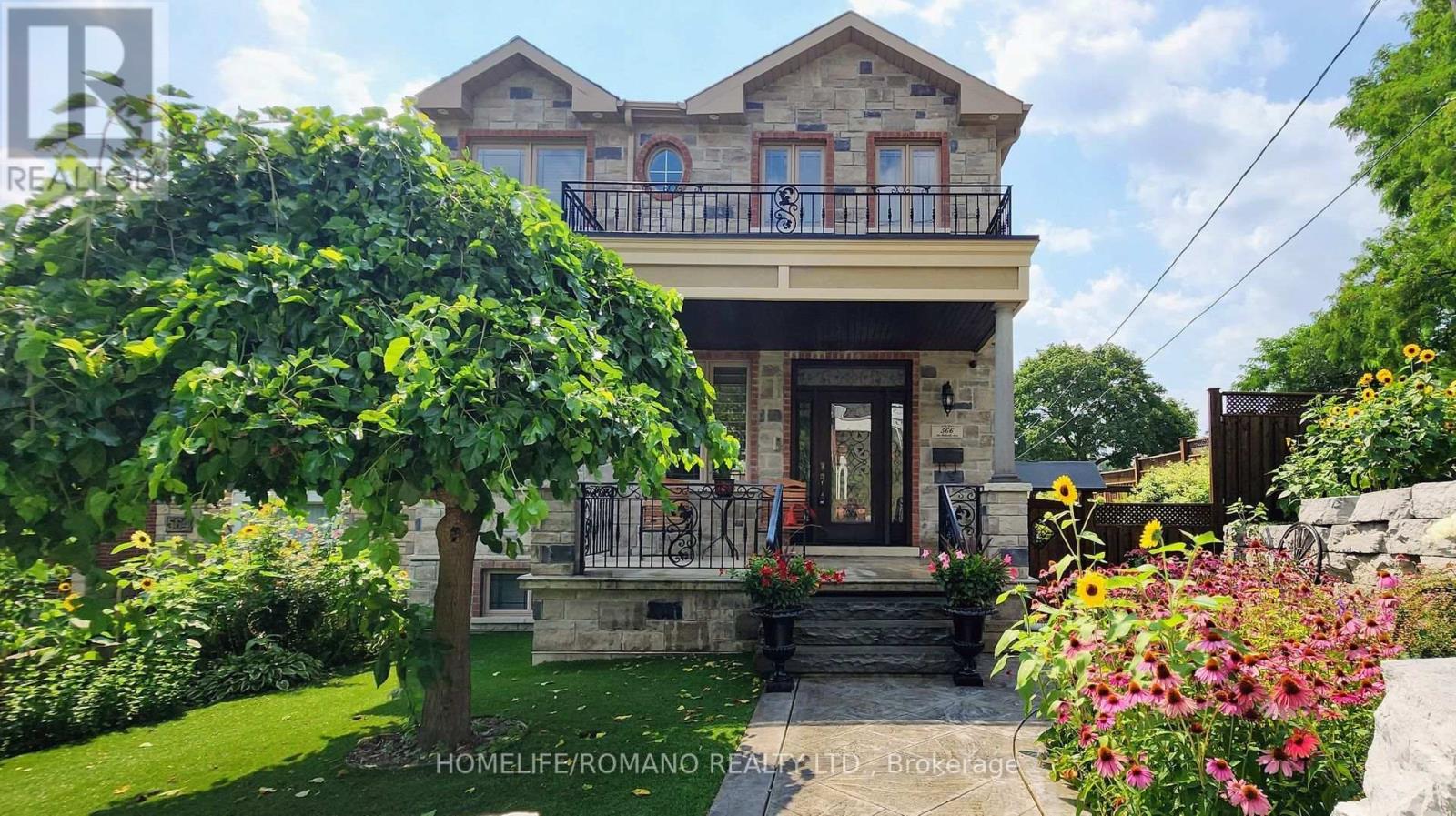 566 MCROBERTS AVENUE, Toronto, Ontario