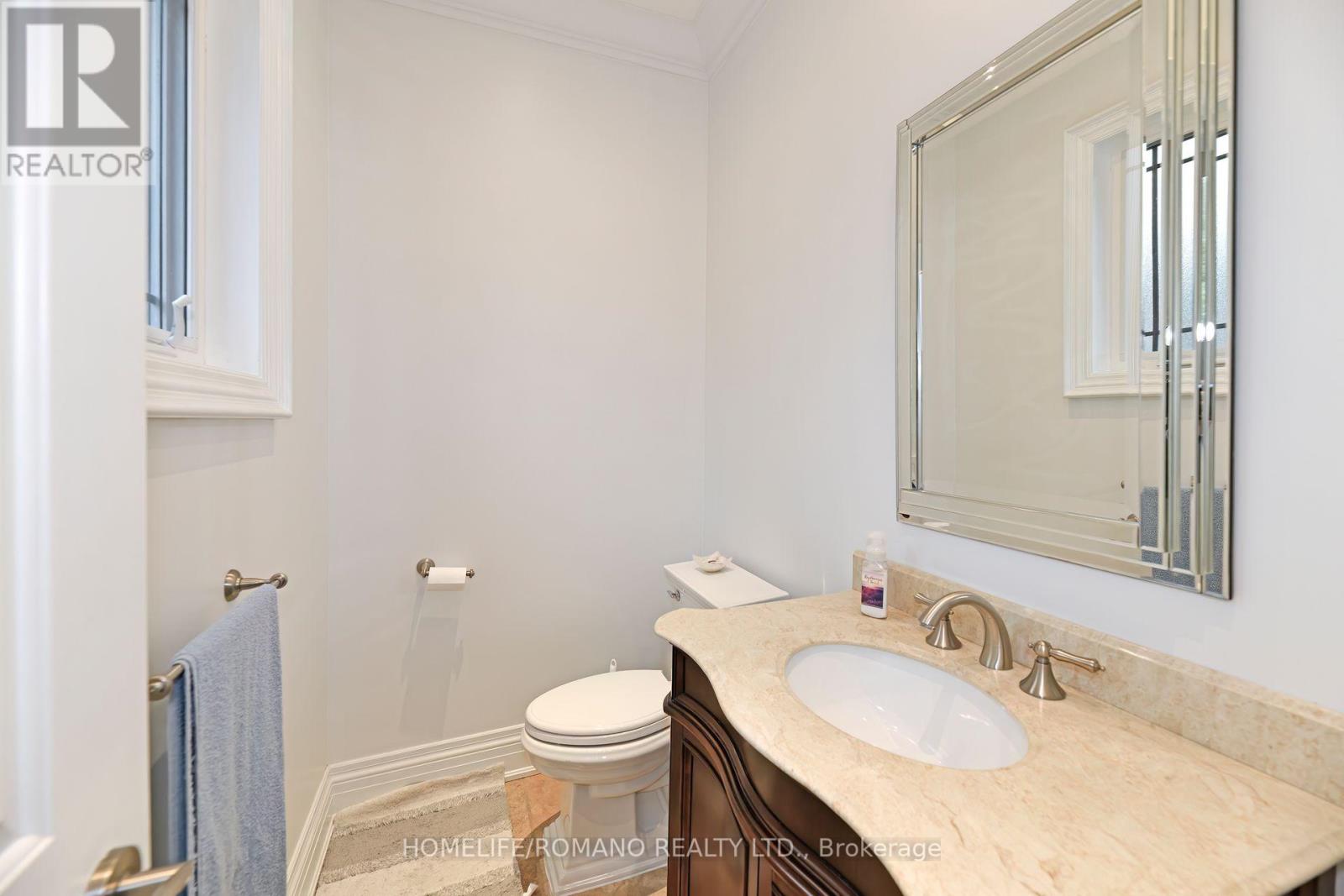 566 Mcroberts Avenue, Toronto, Ontario  M6E 4R6 - Photo 10 - W12159927