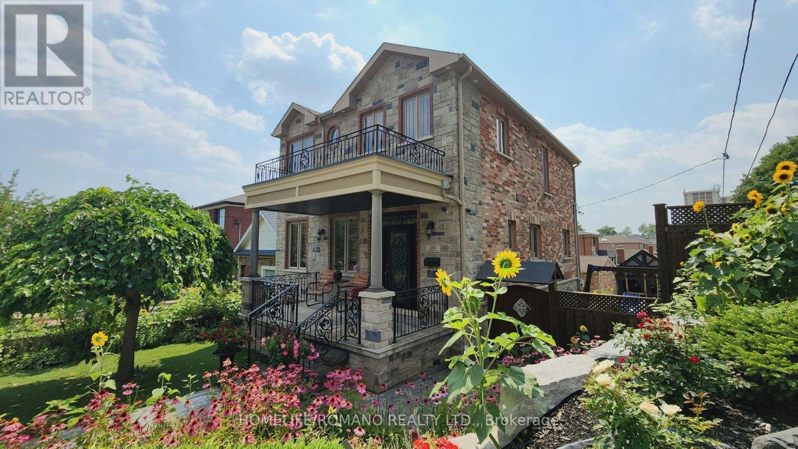 566 Mcroberts Avenue, Toronto, Ontario  M6E 4R6 - Photo 2 - W12159927