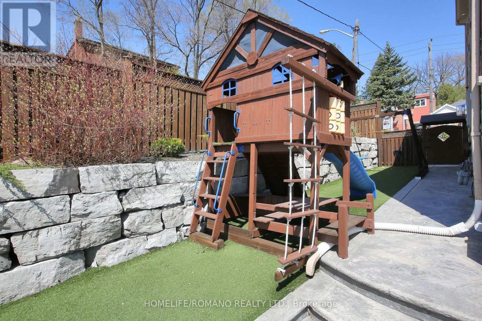 566 Mcroberts Avenue, Toronto, Ontario  M6E 4R6 - Photo 43 - W12159927