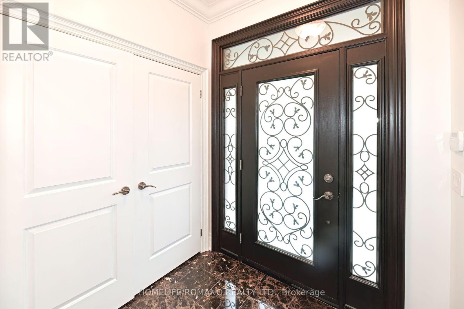 566 Mcroberts Avenue, Toronto, Ontario  M6E 4R6 - Photo 6 - W12159927