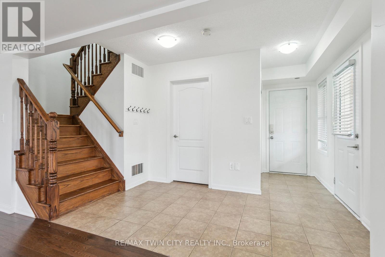 103 Bleasdale Avenue, Brampton, Ontario  L7A 0V9 - Photo 9 - W12160005