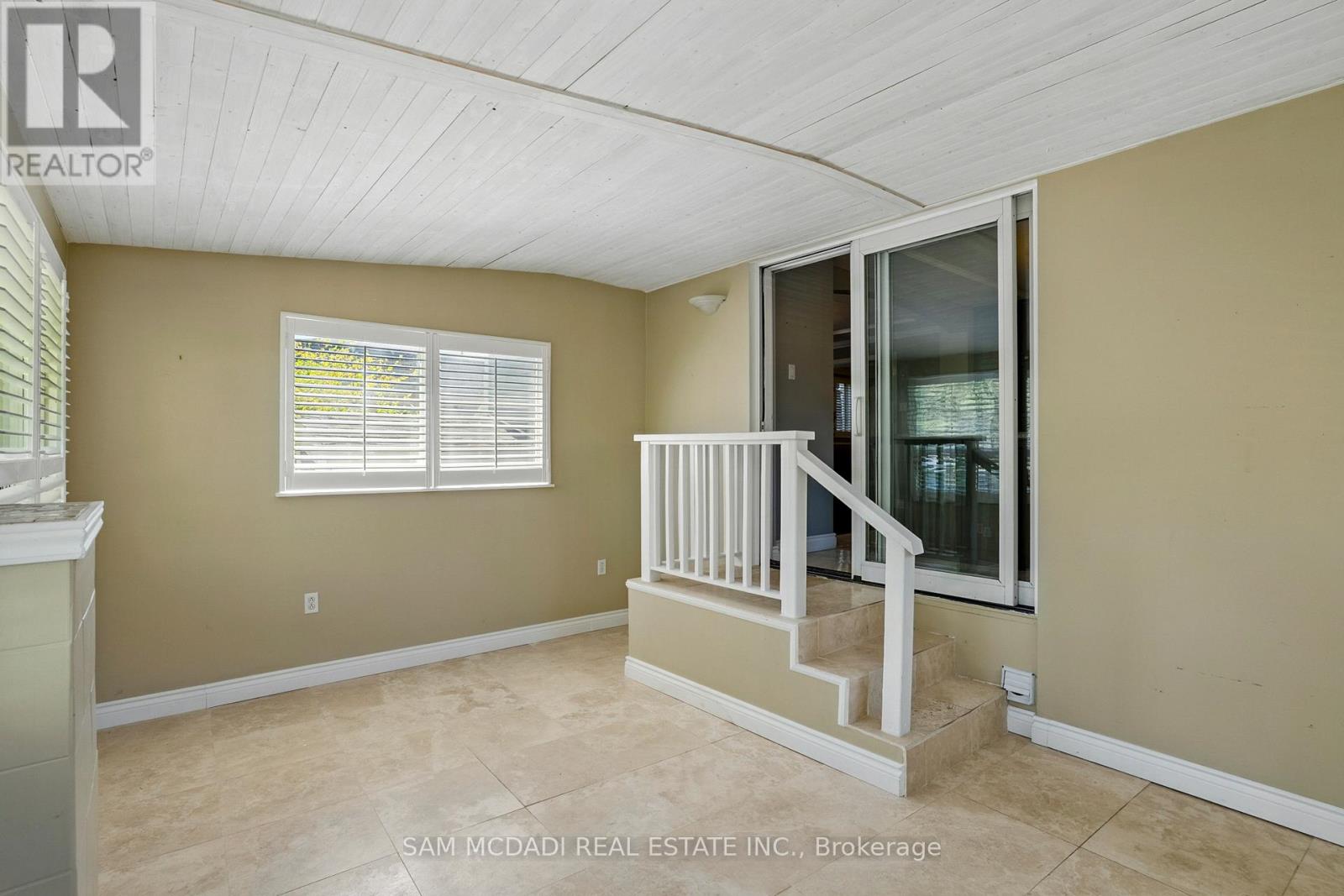 877 Beechwood Avenue, Mississauga, Ontario  L5G 4E3 - Photo 22 - W12160014