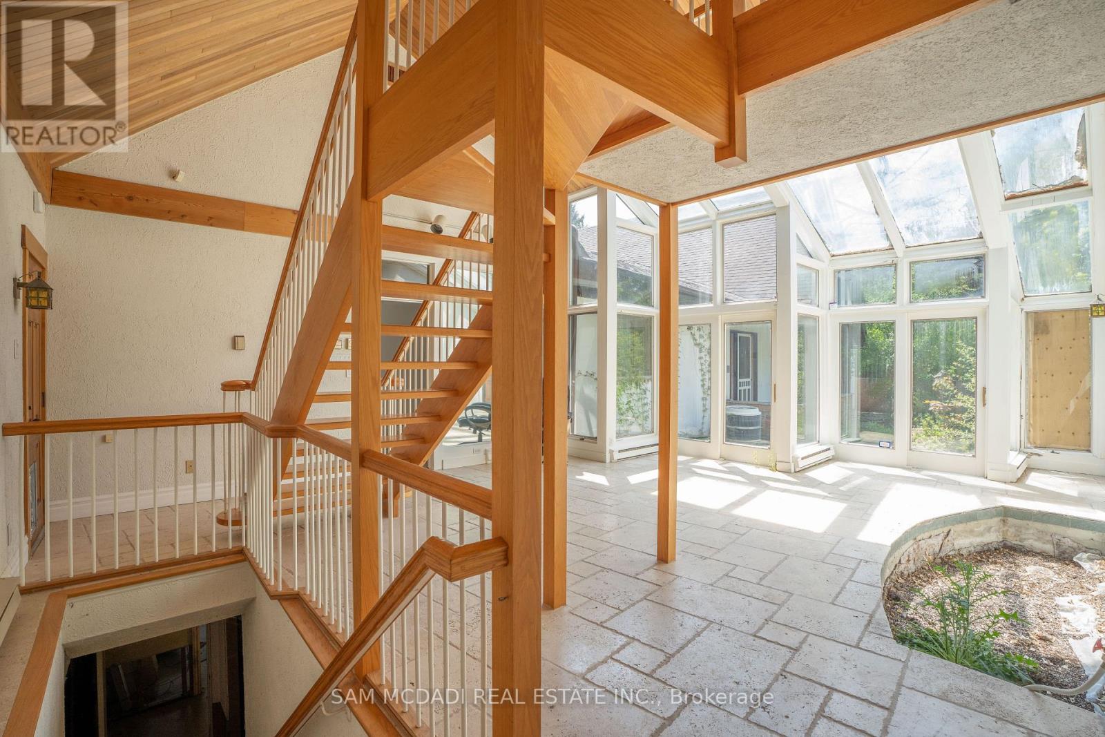 1588 Watersedge Road, Mississauga, Ontario  L5J 1A4 - Photo 3 - W12160043