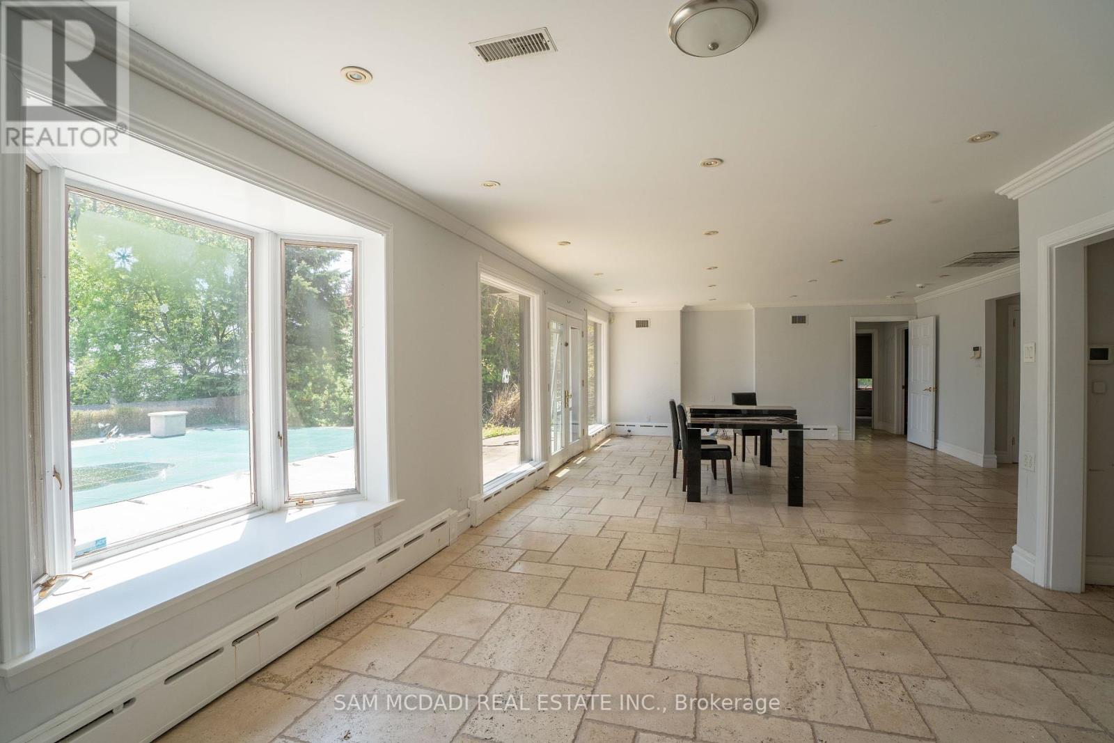 1588 Watersedge Road, Mississauga, Ontario  L5J 1A4 - Photo 5 - W12160043