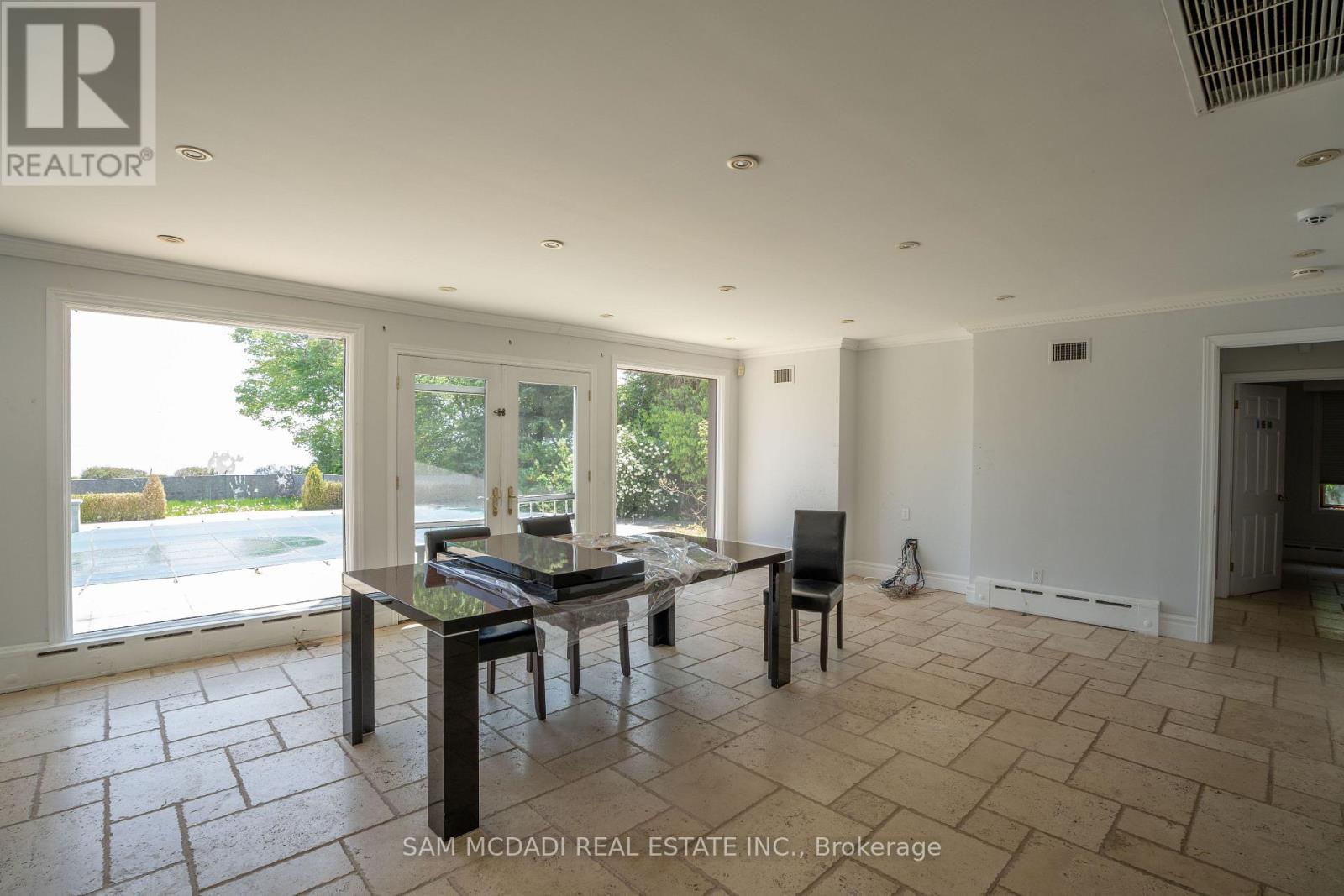 1588 Watersedge Road, Mississauga, Ontario  L5J 1A4 - Photo 7 - W12160043