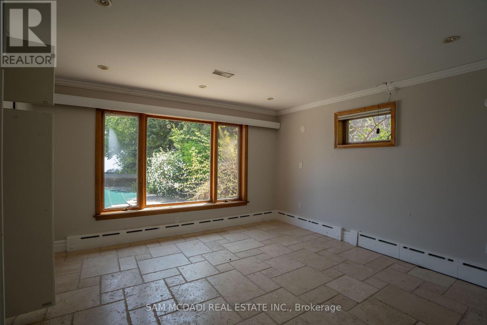 1588 Watersedge Road, Mississauga, Ontario  L5J 1A4 - Photo 9 - W12160043