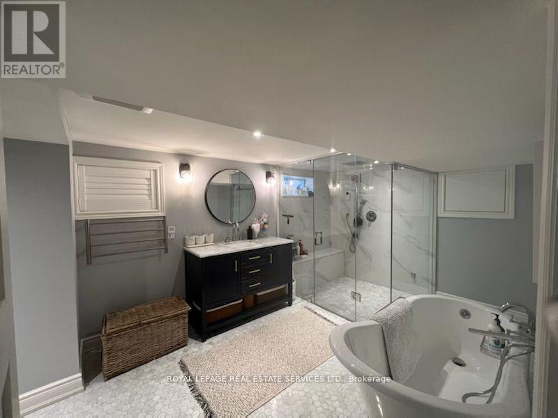 22 Edgecroft Road, Toronto (Stonegate-Queensway), Ontario  M8Z 2B6 - Photo 28 - W12160055
