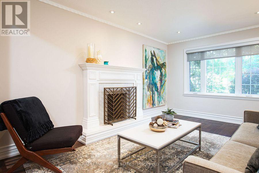 22 Edgecroft Road, Toronto (Stonegate-Queensway), Ontario  M8Z 2B6 - Photo 4 - W12160055