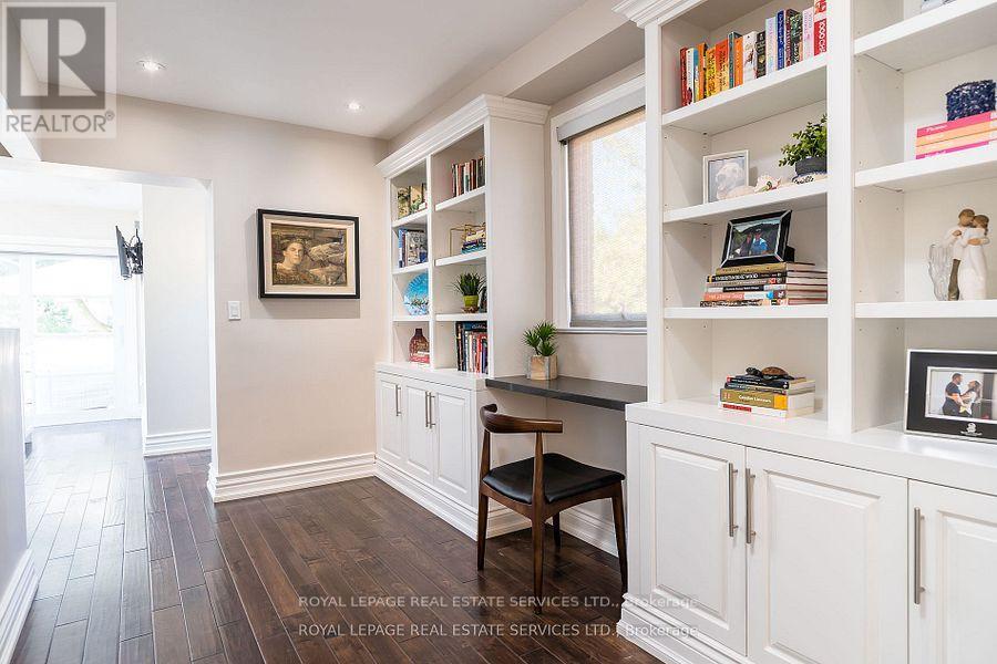 22 Edgecroft Road, Toronto (Stonegate-Queensway), Ontario  M8Z 2B6 - Photo 7 - W12160055